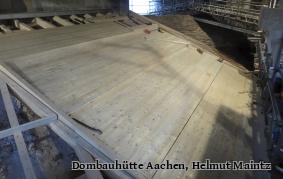 Neue Holzunterkonstruktion: fertig verschraubte Schalung; 2016 (Abb. 4).