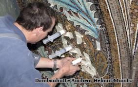 Hinterfüllen der Hohlstellen mit Kalkmilch; 2007 (Abb. 7).