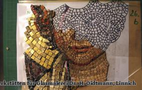 Halb demontiertes und auf Folie gesetztes Köpfchen, gesamt ca. 1600 Steinchen; 2010 (Abb. 8)