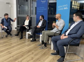 João Lobão, zweiter von rechts, bei der ChallengINGDiskussion am 8.11.2023