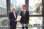 Maximilian Christensen M.Sc (rechts) und der Vizepräsident der Ingenieurkammer-Bau NRW, Dr.-Ing. Hubertus Brauer