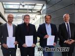 von links: Dipl.-Ing. Martin Schmeling, Tobias Christian Fuhrmann M.Sc., Patrick Sonntag M.Sc. und der Präsident der IK-Bau NRW, Dr.-Ing. Heinrich Bökamp