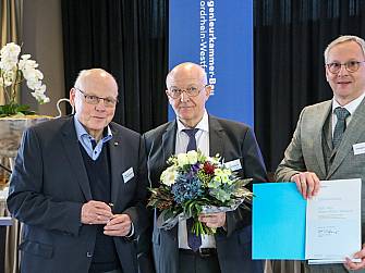 Verleihung des Ehrenzeichens der IK-Bau NRW an den ehemaligen Schatzmeister der IK-Bau NRW, Klaus Meyer-Dietrich auf VVS 2023