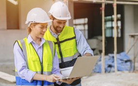 Feiern Sie mit uns 1000 Follower auf LinkedIn und gewinnen Sie das BLING.BLING.-Winterbundle