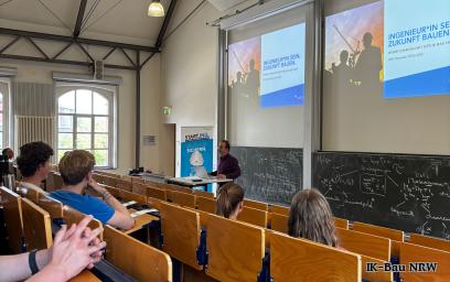 Weichenstellung für die berufliche Zukunft: IK-Bau NRW zu Gast an der TH OWL Detmold