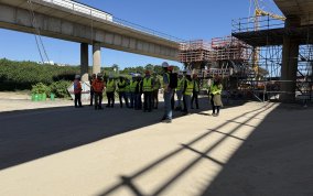 Brücken schlagen – und Pizza teilen: Baustellenexkursion zur Leverkusener Rheinbrücke