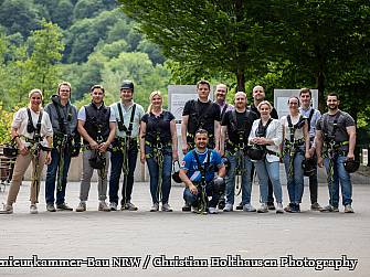 Junge INGs klettern