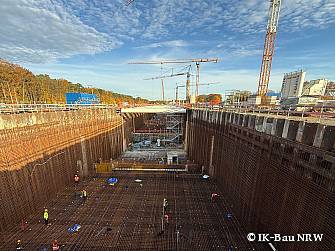 Studierende erkunden die Schleusen Rodde und Gleesen