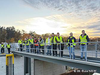 Studierende erkunden die Schleusen Rodde und Gleesen