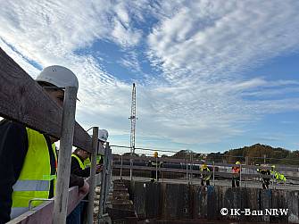 Studierende erkunden die Schleusen Rodde und Gleesen