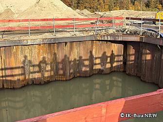 Studierende erkunden die Schleusen Rodde und Gleesen