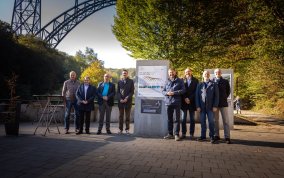Historisches Wahrzeichen: Plakette für die Müngstener Brücke enthüllt