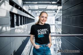 Sorry, aber ISO - T.Shirt aus der BLING.-BLING.-Kollektion